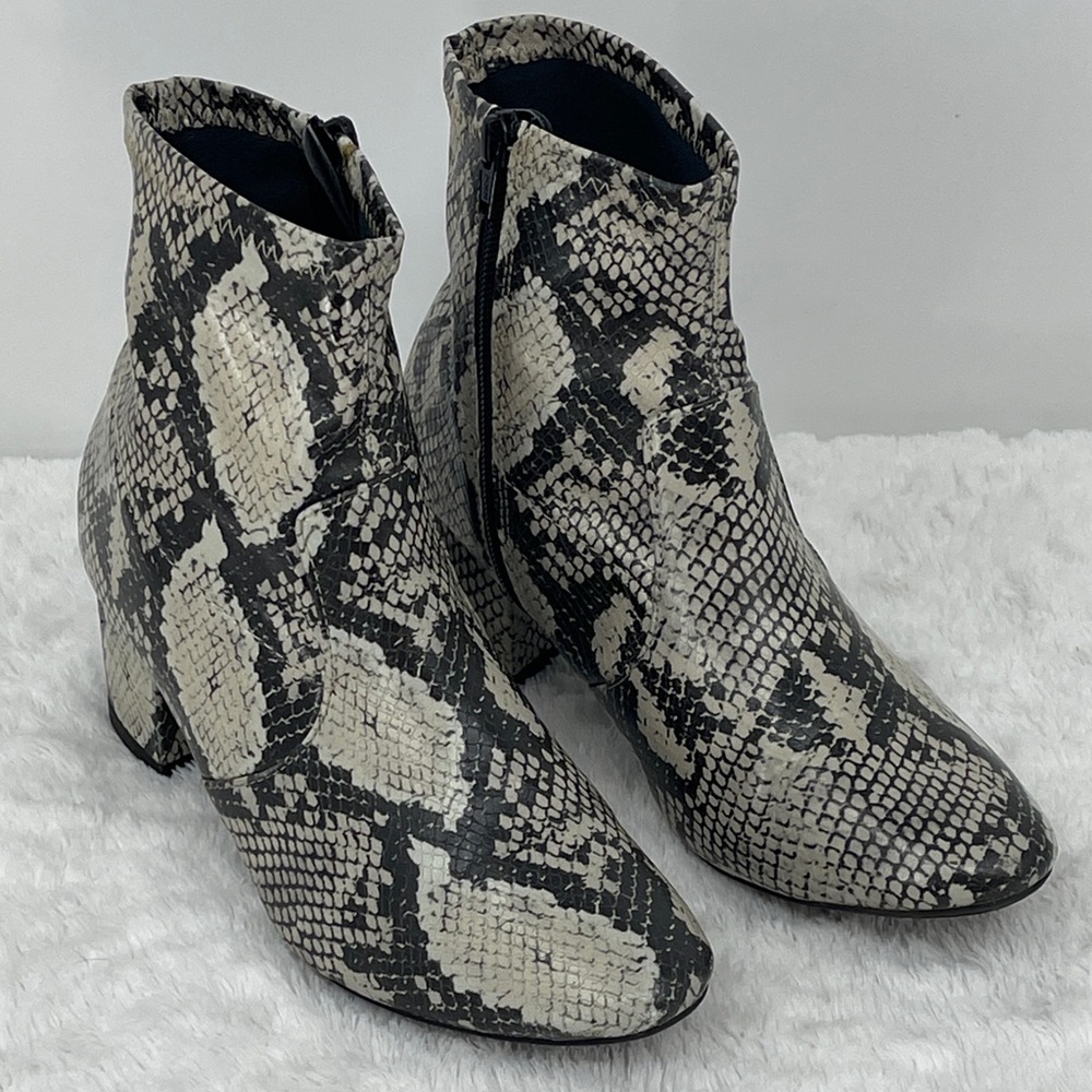 Time and Tru Black and Cream Faux Snakeskin Ankle Booties WOMENS 8.5
